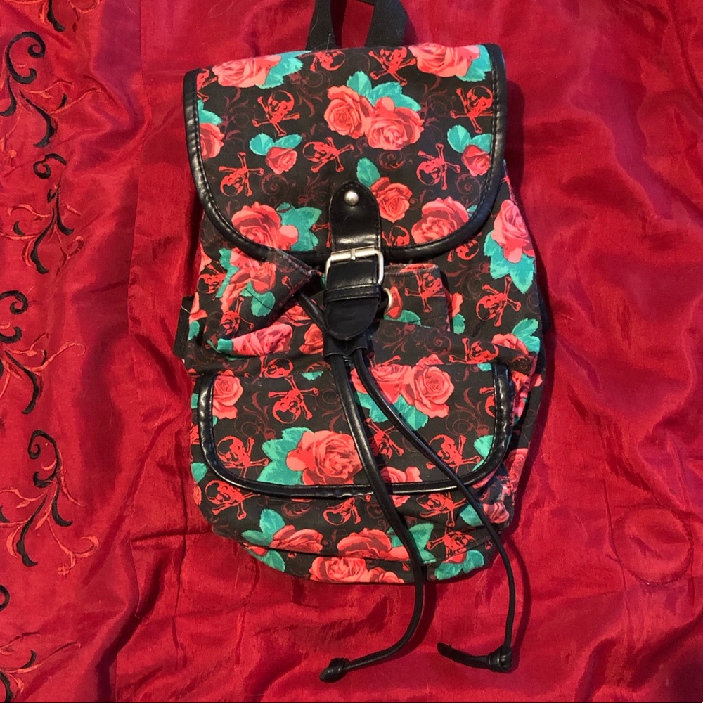 Bongo mini skull and cross bones rose bag